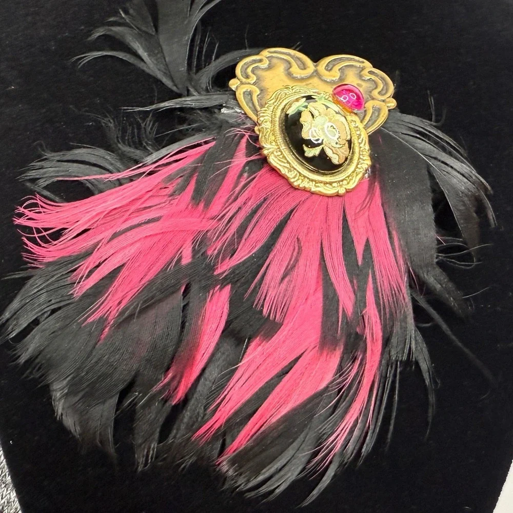 VTG Style Feather Brooch Magnetic Pin Pink Black Gold Tone Statement Jewelry 4in